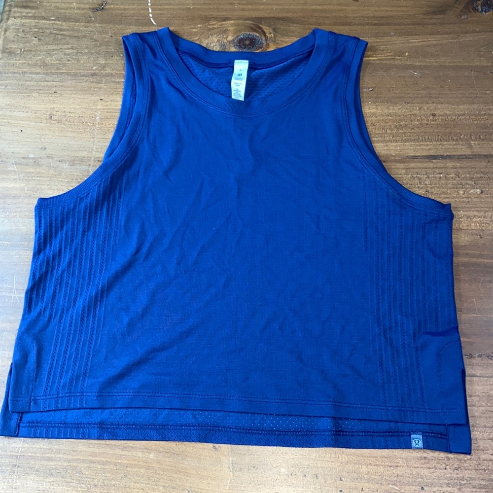Women’s size 6 Lululemon top (navy blue)
